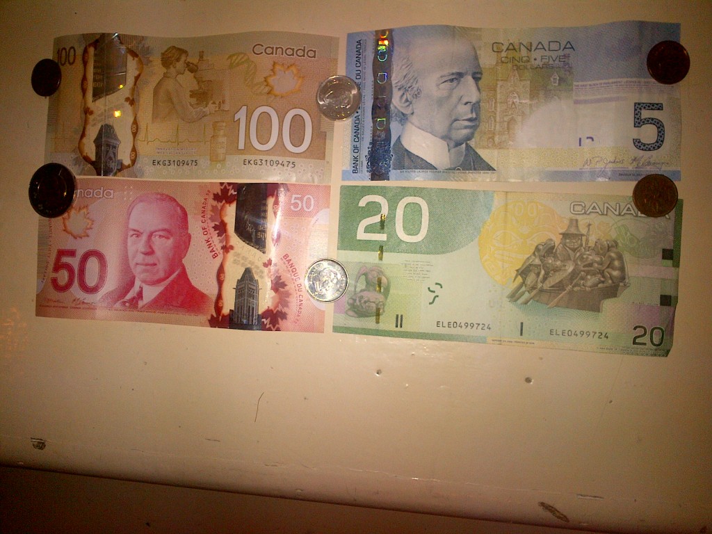 picture of Canadian money