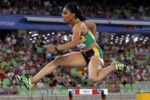 Kaliese Spencer wins 400m hurdles