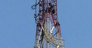 Man climbs tower and threatens to jump if his song is not played on ZIP FM