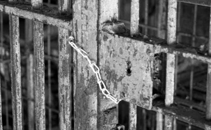prisoner dies in lock up Glengoffe Police Station