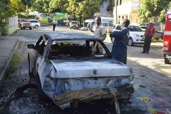 Police officers at the scene of the bizarre incident - Image Source: bvinews.com