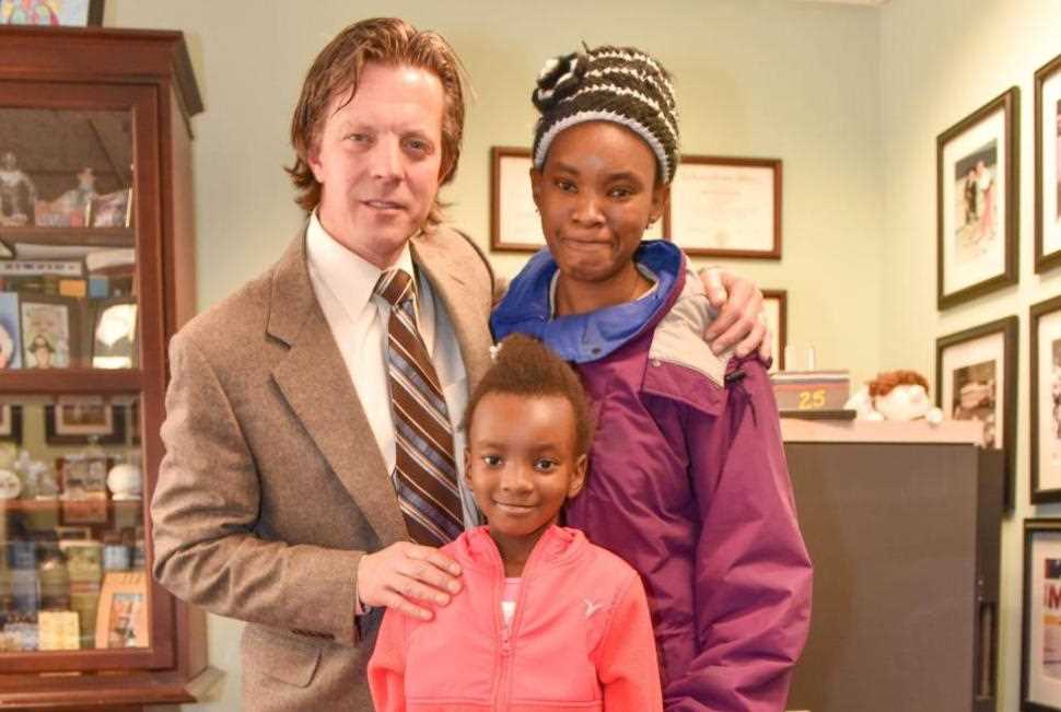 Amanda Carter, and her mom, Maria Sterling, with Dr. Sean Levchuck, via David Wexler/For New York Daily News