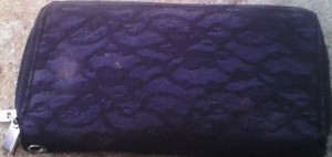 The purse foudn by Julan via bvinews.com