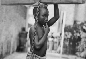 "Slavezanzibar2" by Unknown photographer - http://www.untoldlondon.org.uk/news/ART38118.htmlalt source: http://histclo.com/act/work/slave/ast/io/cou/sc-zan.html. Licensed under Public Domain via Commons.