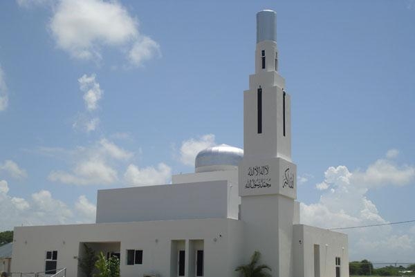 Masjid Mahdi, Jamaica" by alislam.org - http://www.alislam.org/gallery2/v/mosques/Masjid+Mahdi+-+Jamaica.jpg.html. Licensed under CC BY-SA 3.0 via Commons.