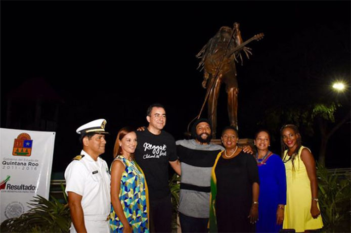 Minister of Culture, Gender, Entertainment and Sport, the Honourable Olivia Grange, (3rd right), Minister of Education and Culture for the State of Quintana Roo, Jose Alberto Alonso Ovando (3rd left), Reggae singer Kymani Marley (centre) at unveiling of Bob Marley statue in Chetumal, Mexico. Also pictured is Jamaica’s Ambassador to Mexico, Sandra Griffiths (2nd right). via JIS